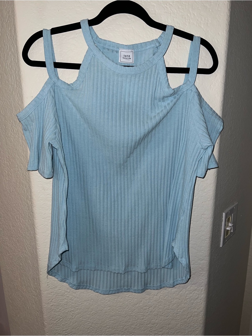 Cut Out Ribbed Cold Shoulder Top - Picture 3 of 5